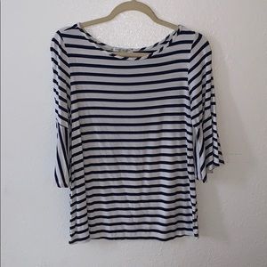Quarter sleeve striped shirt